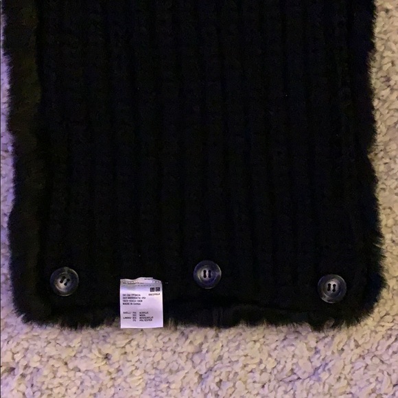 COPY - NWT - UNIQLO Faux Fur Scarf/Neck Wrap - Picture 3 of 7